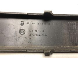 Skoda Octavia Mk2 (1Z) Etupuskurin jakajan koristelista 1Z0807718