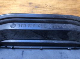 Volkswagen Touran I Quarter panel pressure vent 