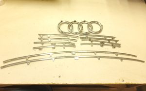 Audi A8 S8 D4 4H Grille calandre supérieure de pare-chocs avant 