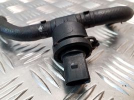 Volkswagen Touran I Sensor de temperatura del combustible 038906081B