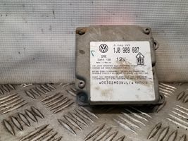 Volkswagen PASSAT B5 Sterownik / Moduł Airbag 1J0909607