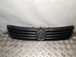 Volkswagen PASSAT B5 Etupuskurin ylempi jäähdytinsäleikkö 3B0853653C