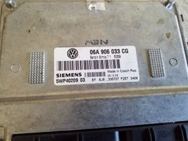 Volkswagen Touran I Calculateur moteur ECU 06A906033G