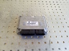 Volkswagen Touran I Calculateur moteur ECU 06A906033G