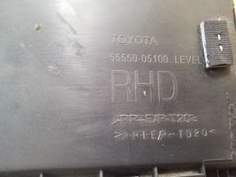 Toyota Avensis T270 Pokrywa schowka deski rozdzielczej 5555005100