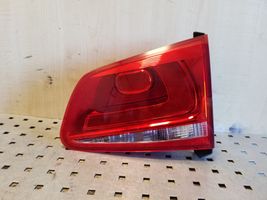 Volkswagen Touareg II Lampy tylnej klapy bagażnika 89090230A