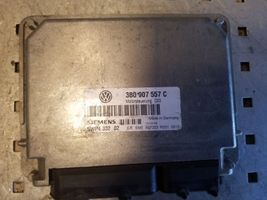 Volkswagen PASSAT B5 Moottorin ohjainlaite/moduuli 3B0907557