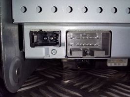 Land Rover Freelander 2 - LR2 Radio/CD/DVD/GPS-pääyksikkö 6G9N18C815TA