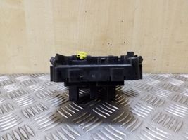 Toyota Avensis T220 Fuse module 8273005020