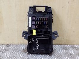 Toyota Avensis T220 Fuse module 8273005020