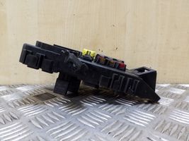 Toyota Avensis T220 Fuse module 8273005020