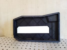 Volkswagen Touareg I Coperchio/tappo della scatola vassoio della batteria 7L0864643B