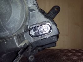 Volkswagen PASSAT B7 Lampa przednia 3AC941005