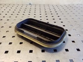 Volkswagen Touareg I Quarter panel pressure vent 7L0819181