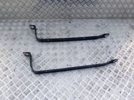 Mercedes-Benz E W212 Staffa di fissaggio del serbatoio del carburante A2124700140