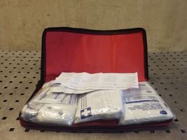 Audi A5 8T 8F Trousse de premiers secours 8K0860282