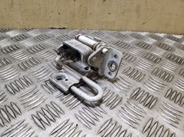 Audi Q7 4L Cerniera inferiore della portiera anteriore 8E0831412E