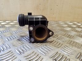 Volkswagen PASSAT B8 Termostaatin kotelo 04L121111