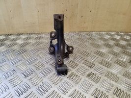 Volkswagen PASSAT B8 Soporte de apoyo/base del silenciador 04L425