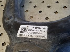 Tesla Model 3 Górny wahacz przedni 104432600J