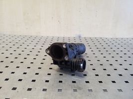 Volkswagen PASSAT B8 Termostaatin kotelo 04L121111