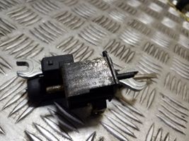 Audi 80 90 S2 B4 Vacuum valve 028906283