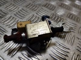 Audi 80 90 S2 B4 Electrovanne Soupape de Sûreté / Dépression 028906283B