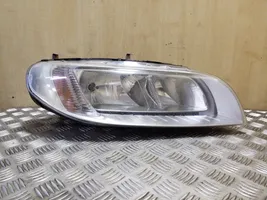 Volvo XC70 Lampa przednia 31420018