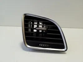 Audi Q3 8U Kojelaudan sivutuuletussuuttimen kehys 8U2820901B