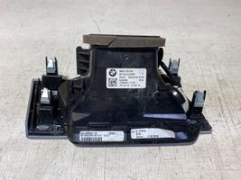 BMW X1 F48 F49 Kojelaudan sivutuuletussuuttimen kehys 9292740