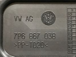 Volkswagen Touareg II Apatinis, bagažinės šono, apdailos skydas 7P6867038