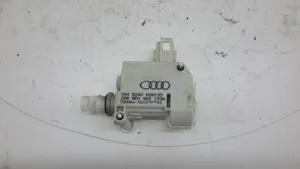 Audi A4 S4 B7 8E 8H Degalų bako dangtelio spynos varikliukas 8E0862153A