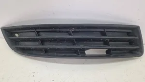 Volkswagen PASSAT B6 Etupuskurin alempi jäähdytinsäleikkö 3C0853666