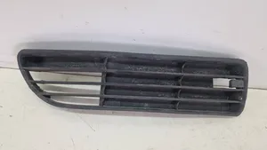 Audi A4 S4 B5 8D Grille inférieure de pare-chocs avant 