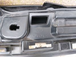 Toyota Corolla E210 E21 Grille calandre supérieure de pare-chocs avant 53111-02C90