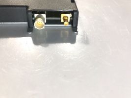 Audi A3 S3 8P Aerial antenna amplifier 8P0035225D