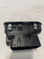 Renault Master III Radion/GPS-laitteen pääyksikön kehys 687501519R