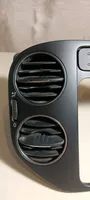 Volkswagen Golf Plus Radion/GPS-laitteen pääyksikön kehys 5M0858069N