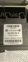 Volkswagen PASSAT B6 Priekinis varikliukas langų pakėlėjo 1K0959793G