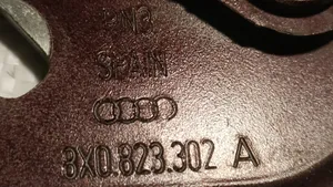 Audi A1 Vyris (-iai) variklio dangčio 8X0823302A