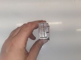 Nissan Serena Przycisk / Przełącznik ogrzewania szyby przedniej / czołowej 