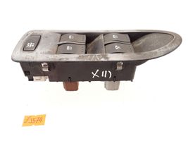 Renault Laguna II Electric window control switch 26515