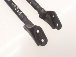 Toyota Verso Staffa di rinforzo per ammortizzatore bagagliaio 689500F010