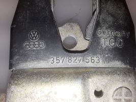 Volkswagen PASSAT B4 Spyna galinio dangčio 357827563