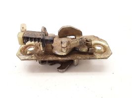 Volkswagen PASSAT B2 Loading door lock 331827505