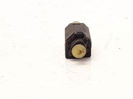 Volkswagen PASSAT B2 Brake pedal sensor switch 322945515