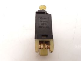 Volkswagen PASSAT B2 Brake pedal sensor switch 322945515
