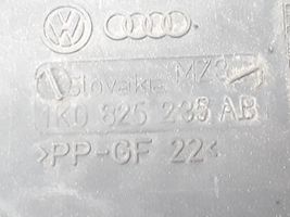 Volkswagen Golf V Protezione anti spruzzi/sottoscocca del motore 1K0825235