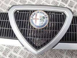 Alfa Romeo 155 Etupuskurin ylempi jäähdytinsäleikkö 