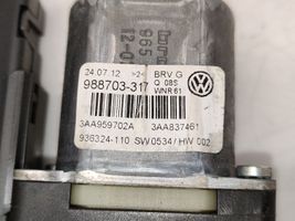 Volkswagen PASSAT B7 Moteur de lève-vitre de porte avant 0130822451